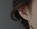 Load image into Gallery viewer, Women&#39;s Pearl Ear Clips
