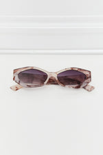 Load image into Gallery viewer, Polycarbonate Frame Wayfarer Sunglasses
