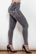 Load image into Gallery viewer, Nika Buttoned Skinny Long Jeans
