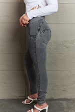 Load image into Gallery viewer, Nika Zip Closure Skinny Jeans with Pockets
